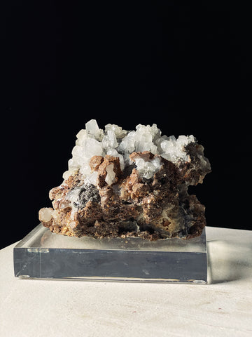 Apofilita com Calcita e Pirita