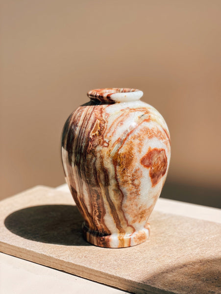 vaso urna esculpido em pedra ônix FLO atelier botânico